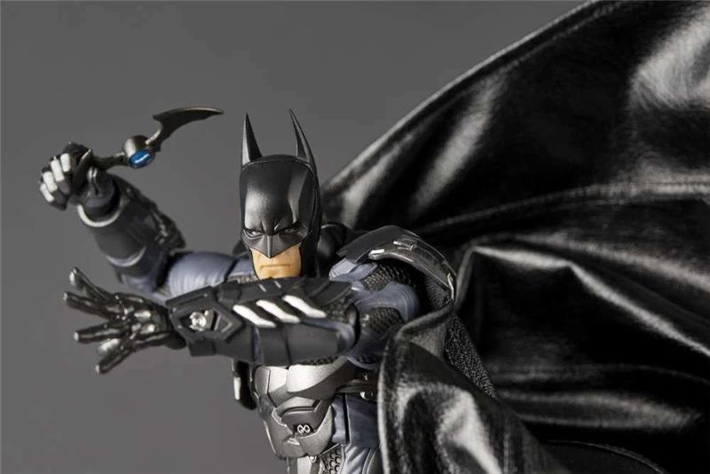 REVOLTECH A.Y. DC BATMAN ARKHAM KNIGHT