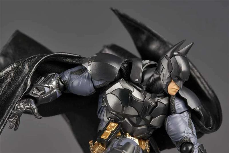 REVOLTECH A.Y. DC BATMAN ARKHAM KNIGHT