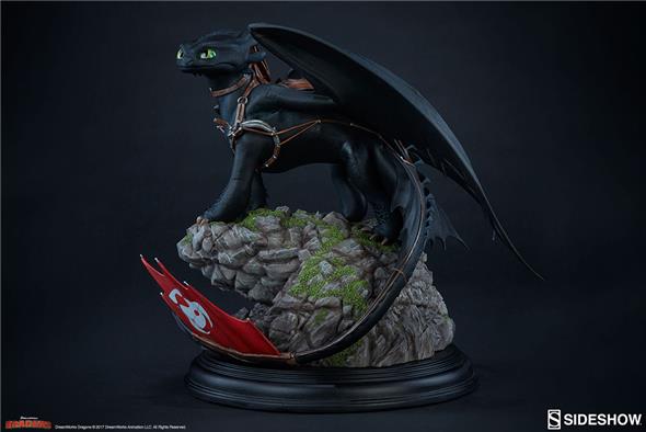 HOW TO TRAIN YOUR DRAGON - TOOTHLESS STATUE