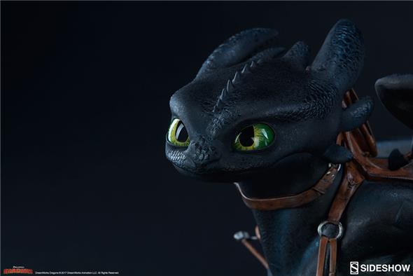 HOW TO TRAIN YOUR DRAGON - TOOTHLESS STATUE