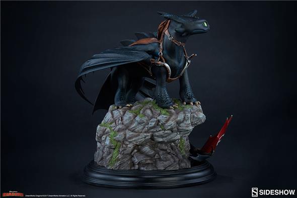 HOW TO TRAIN YOUR DRAGON - TOOTHLESS STATUE