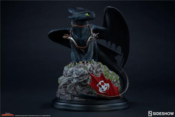 HOW TO TRAIN YOUR DRAGON - TOOTHLESS STATUE