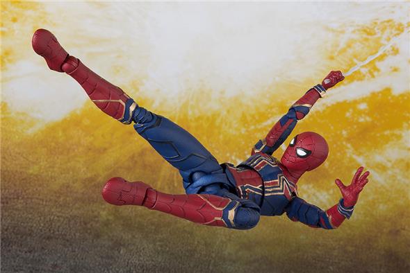 S.H. FIGUARTS - AVENGERS: INFINITY WAR IRON SPIDER & TAMASHII STAGE