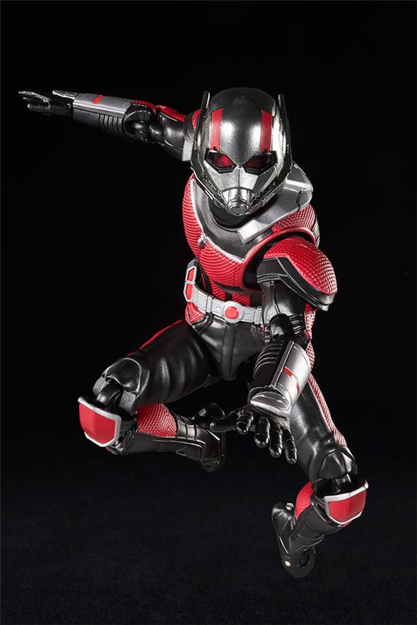 S.H. FIGUARTS - ANT-MAN & WASP ANTMAN PIÙ ANT DLX SET