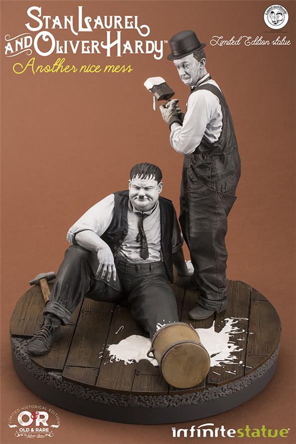 LAUREL & HARDY NICE MESS OLD & RARE STATUE