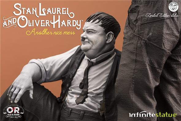 LAUREL & HARDY NICE MESS OLD & RARE STATUE