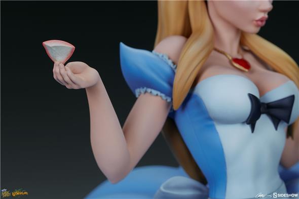 FAIRYTALE FANTASIES COLLECTION: ALICE IN WONDERLAND STATUE