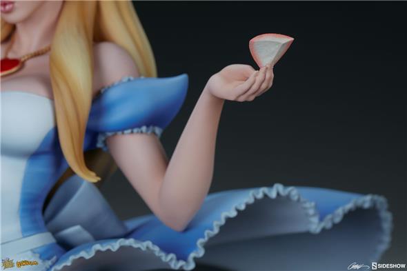 FAIRYTALE FANTASIES COLLECTION: ALICE IN WONDERLAND STATUE