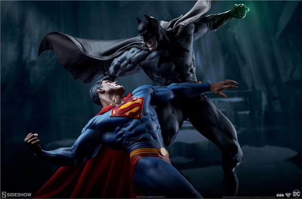 DC COMICS: BATMAN VS SUPERMAN DIORAMA