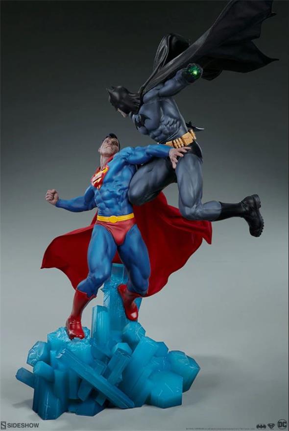 DC COMICS: BATMAN VS SUPERMAN DIORAMA