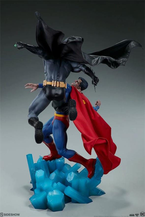 DC COMICS: BATMAN VS SUPERMAN DIORAMA