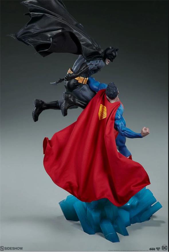 DC COMICS: BATMAN VS SUPERMAN DIORAMA