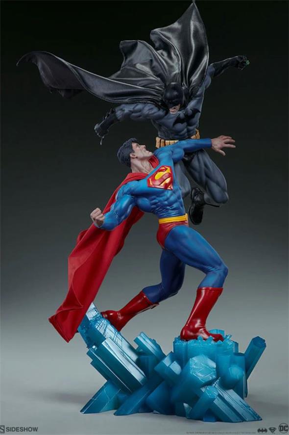 DC COMICS: BATMAN VS SUPERMAN DIORAMA