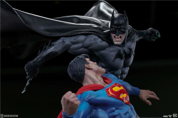 DC COMICS: BATMAN VS SUPERMAN DIORAMA