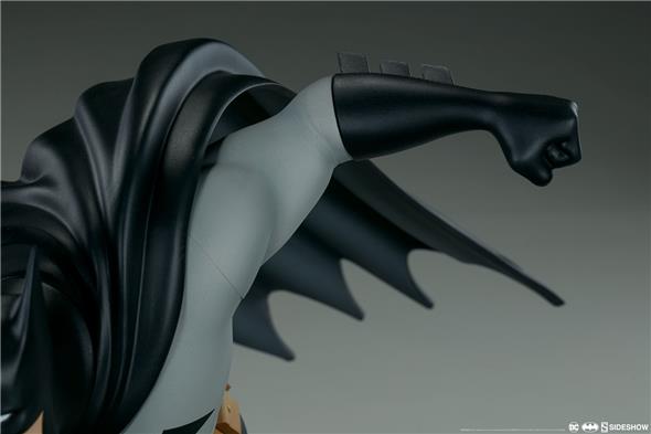 DC COMICS: BATMAN ANIMATED SERIES - BATMAN STATUE