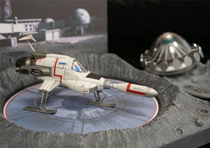 UFO INTERCEPTOR+LAUNCH DISPLAY DIECAST