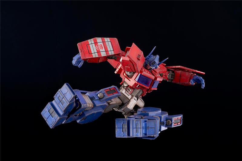 TRANSFORMERS FURAI ACT OPTIMUS PRIME IDW