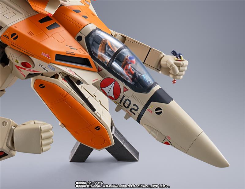 DX CHOGOKIN VF-1D VALKYRIE AND FUN RACER