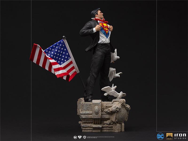 1/10 IRON STUDIOS - SUPERMAN CLARK KENT DLX ART STATUE