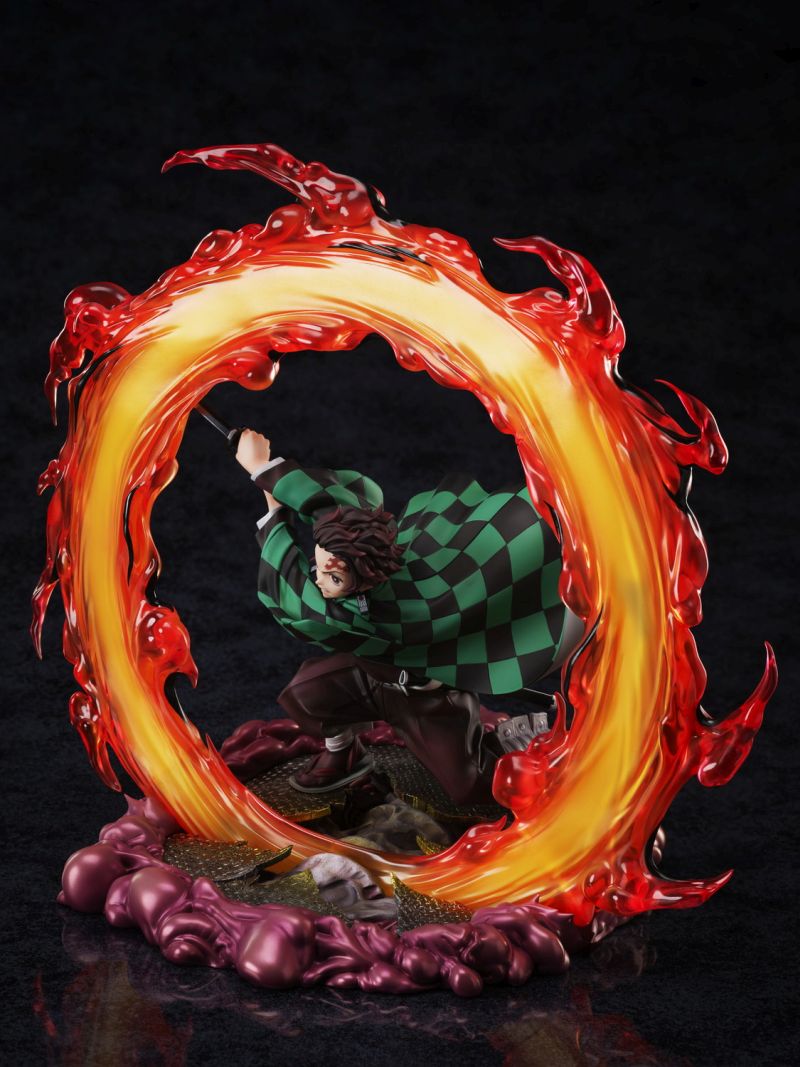 1/8 DEMON SLAYER - TANJIRO KAMADO FIGURE