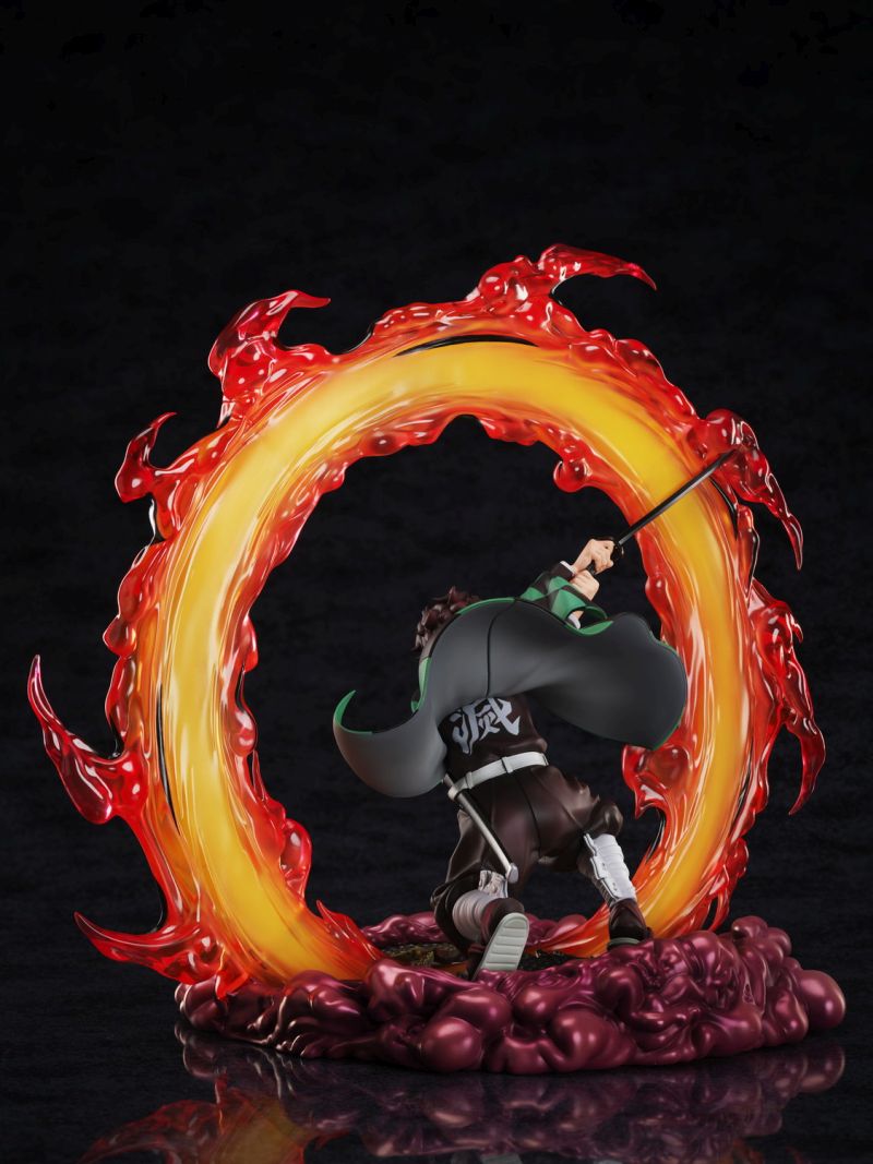 1/8 DEMON SLAYER - TANJIRO KAMADO FIGURE