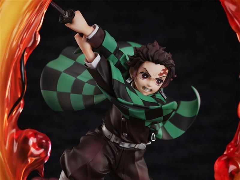 1/8 DEMON SLAYER - TANJIRO KAMADO FIGURE