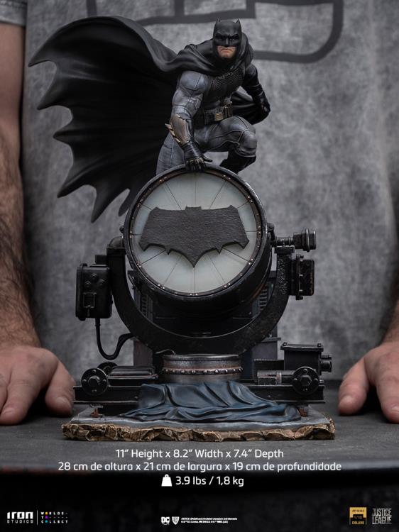 1/10 IRON STUDIOS - SNYDER JUSTICE LEAGUE BATMAN ON BATSIGNAL