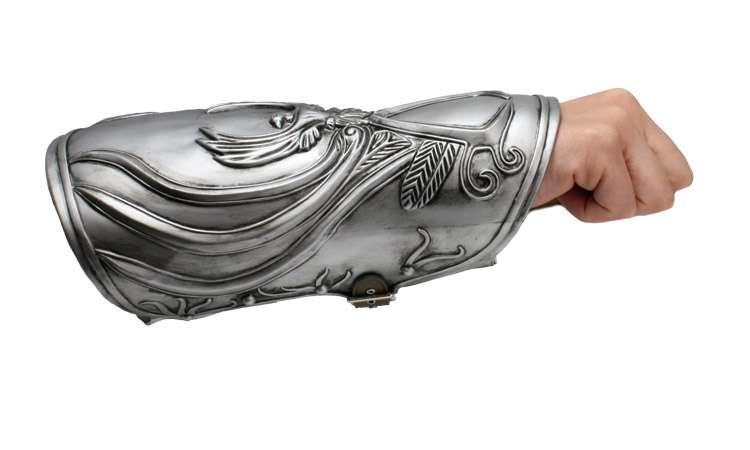 ASSASSIN CREED 2 EZIO HIDDEN BLADE ROLE PLAY GAUNTLET REPLICA