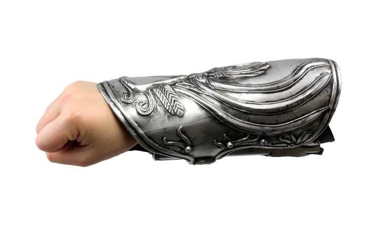 ASSASSIN CREED 2 EZIO HIDDEN BLADE ROLE PLAY GAUNTLET REPLICA