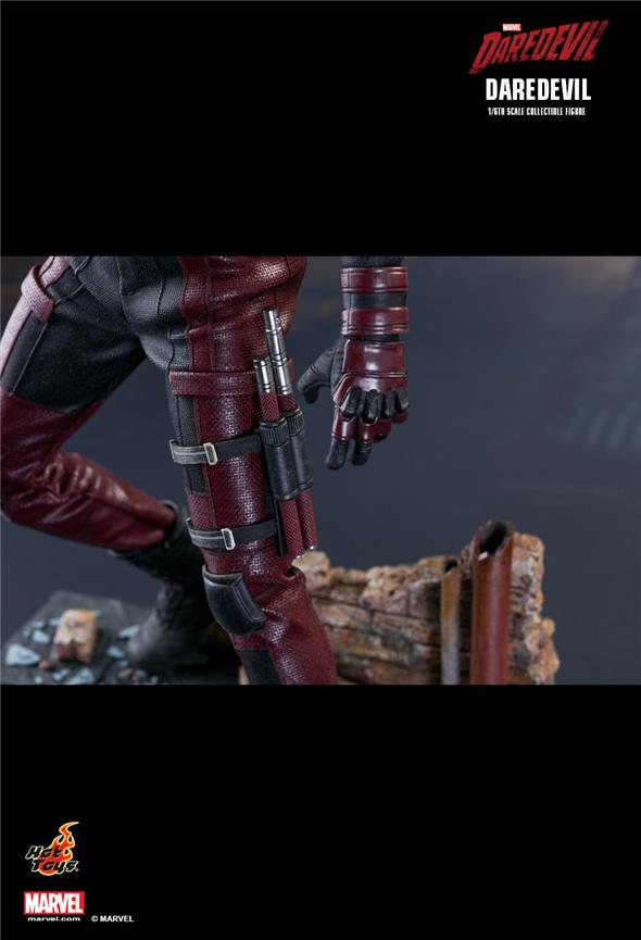 1/6 HOT TOYS - DAREDEVIL