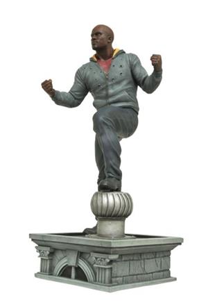 DIAMOND SELECT - LUKE CAGE NETFLIX GALLERY PVC FIGURE